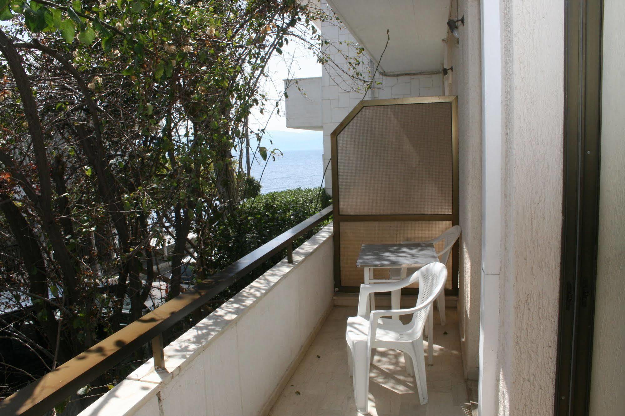 Aparthotel Iliahtides Амаринтос Екстериор снимка