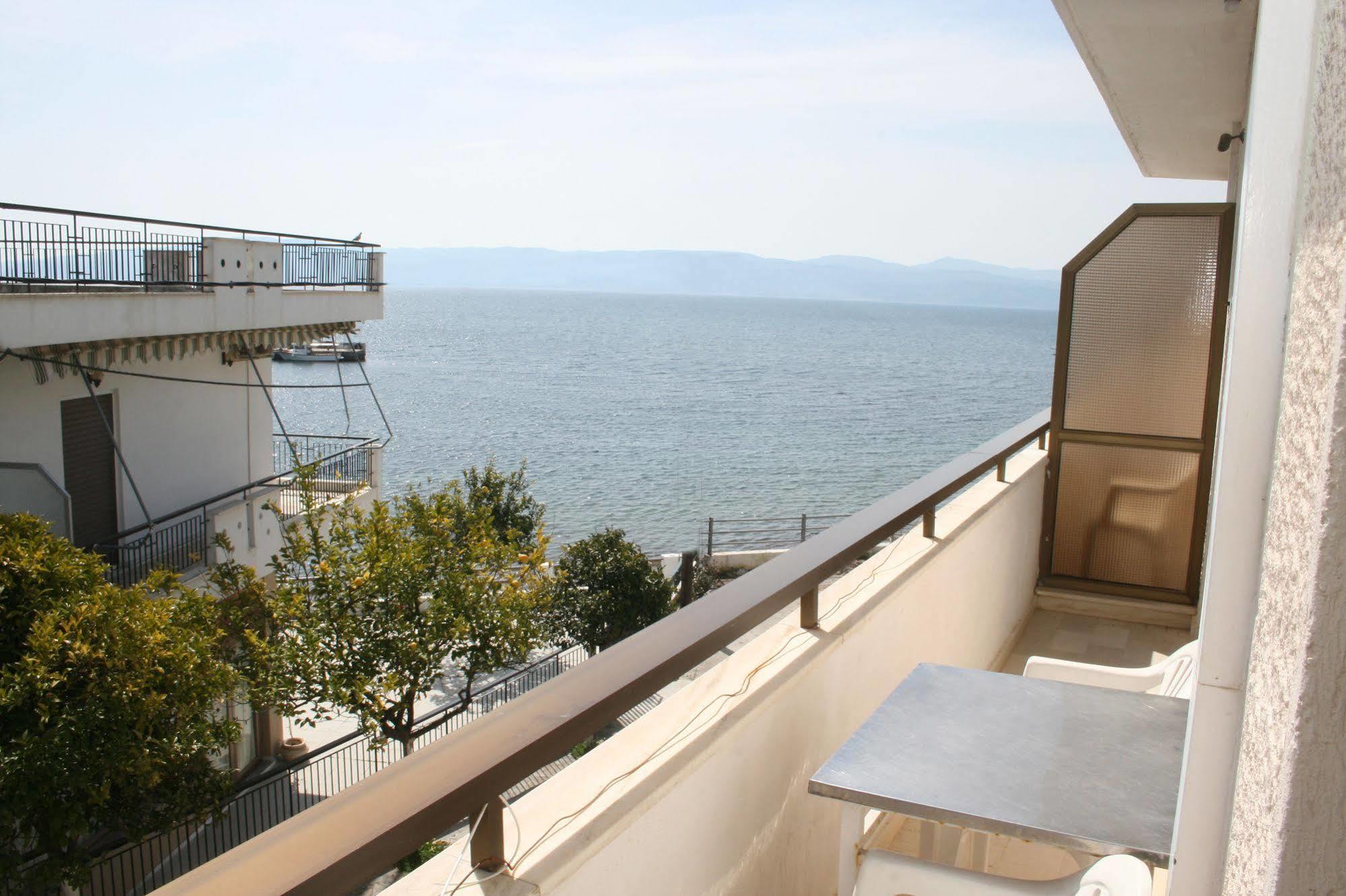 Aparthotel Iliahtides Амаринтос Екстериор снимка